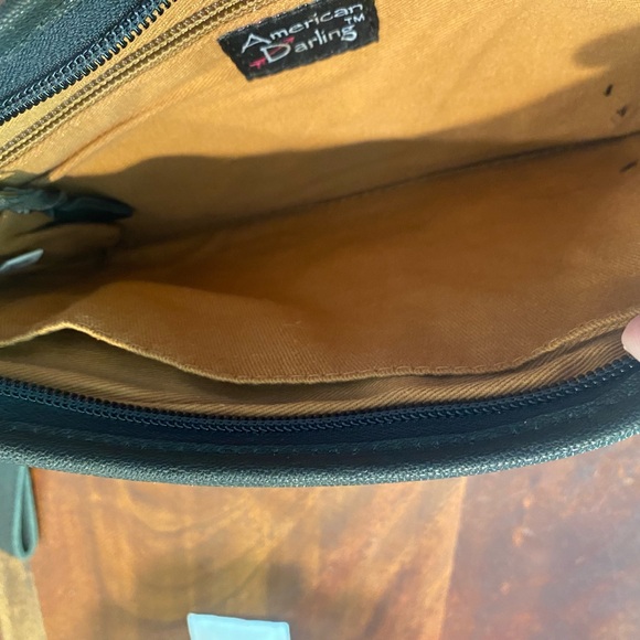 Medium sized clutch.  New with tags.  pd 40 asking 25 - Picture 4 of 9